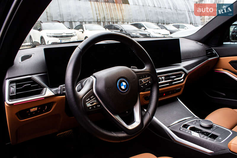 Седан BMW 3 Series 2022 в Львові