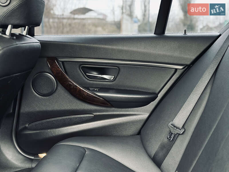 Седан BMW 3 Series 2015 в Кременчуге