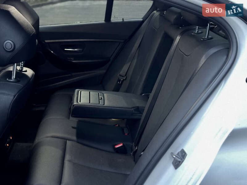 Седан BMW 3 Series 2016 в Новояворовске