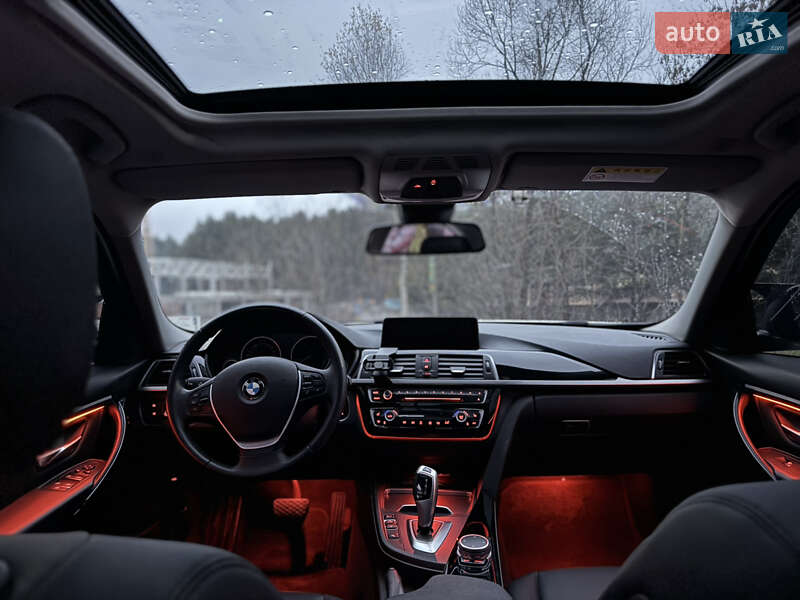 Седан BMW 3 Series 2016 в Новояворовске