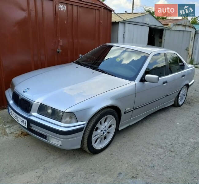 Седан BMW 3 Series 1997 в Сквире