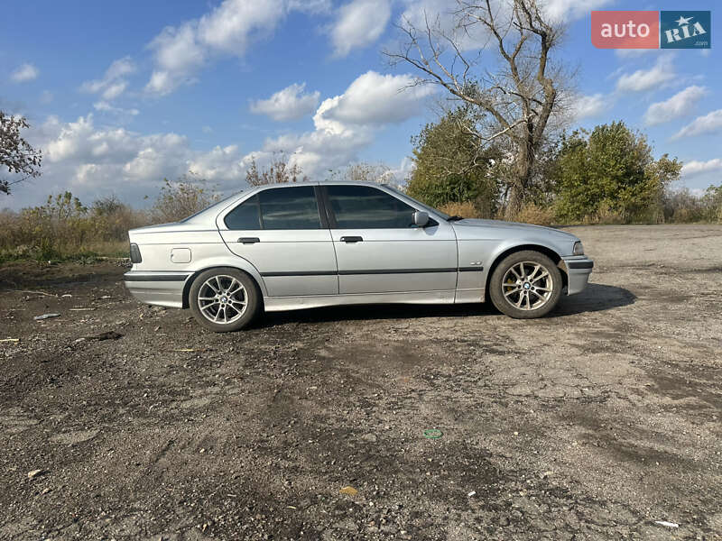 Седан BMW 3 Series 1997 в Сквире