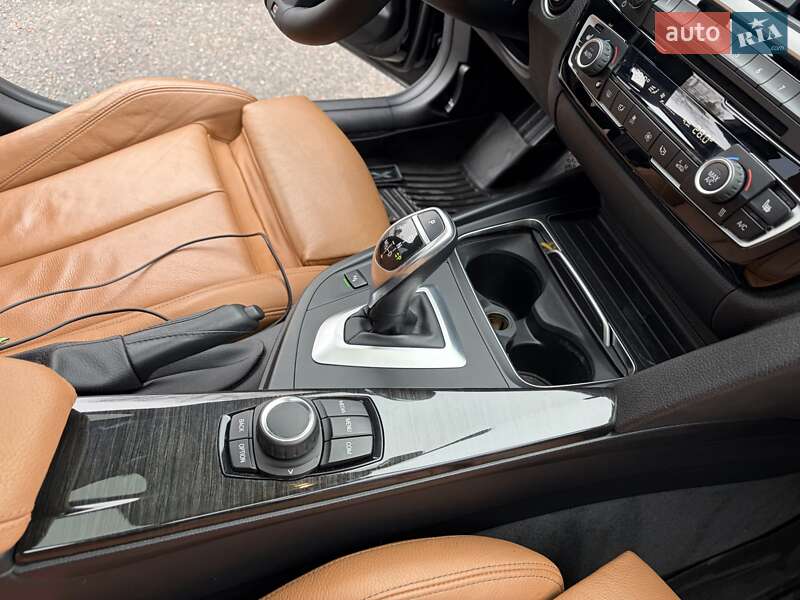 Седан BMW 3 Series 2018 в Киеве