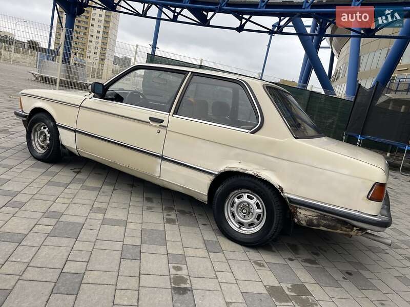 Седан BMW 3 Series 1983 в Харькове