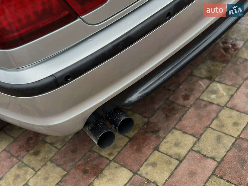 Седан BMW 3 Series 2000 в Жовкві