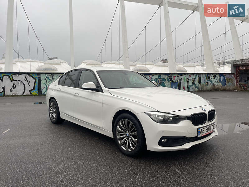 Седан BMW 3 Series 2015 в Бобрику
