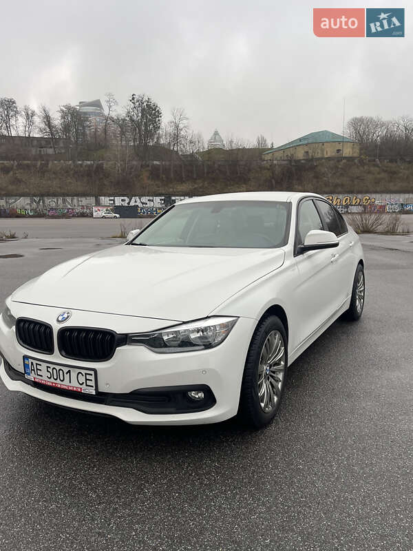 Седан BMW 3 Series 2015 в Бобрику