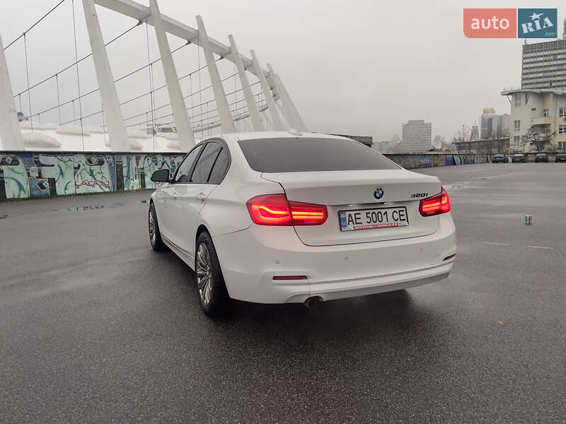 Седан BMW 3 Series 2015 в Бобрику