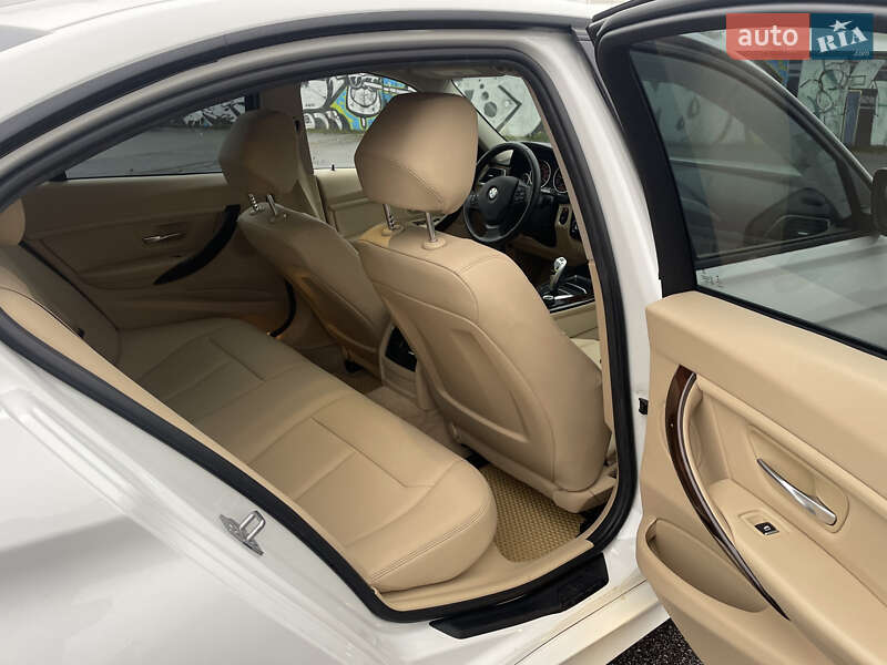 Седан BMW 3 Series 2015 в Бобрику