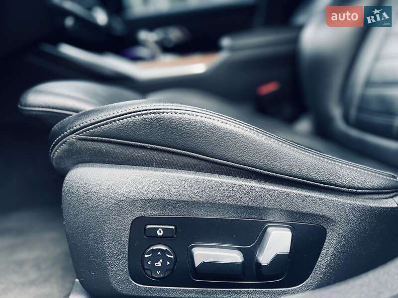 Седан BMW 3 Series 2019 в Киеве