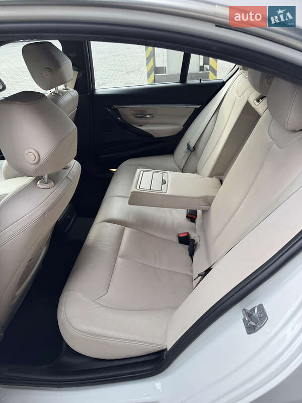 Седан BMW 3 Series 2017 в Брошневе-Осаде