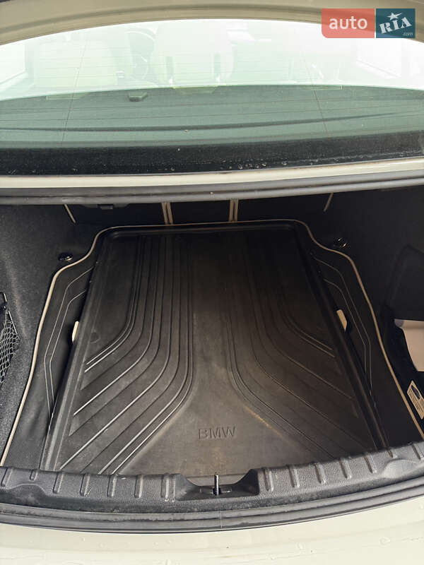 Седан BMW 3 Series 2017 в Брошневе-Осаде