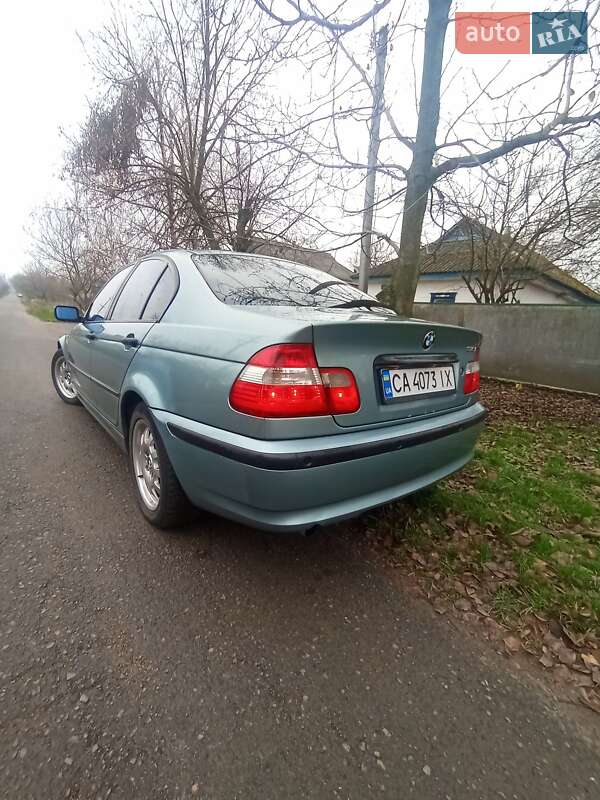 Седан BMW 3 Series 2004 в Новоархангельске