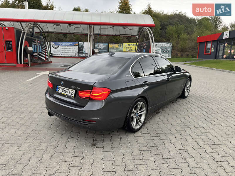 Седан BMW 3 Series 2017 в Зборове