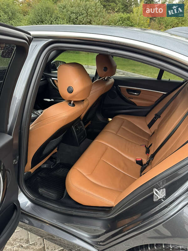Седан BMW 3 Series 2017 в Зборове