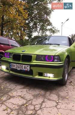 Седан BMW 3 Series 1992 в Рени