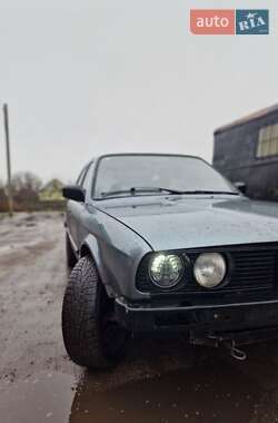 Седан BMW 3 Series 1986 в Миргороде