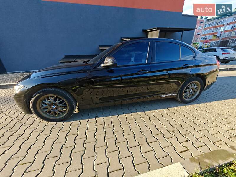 Седан BMW 3 Series 2014 в Чернівцях