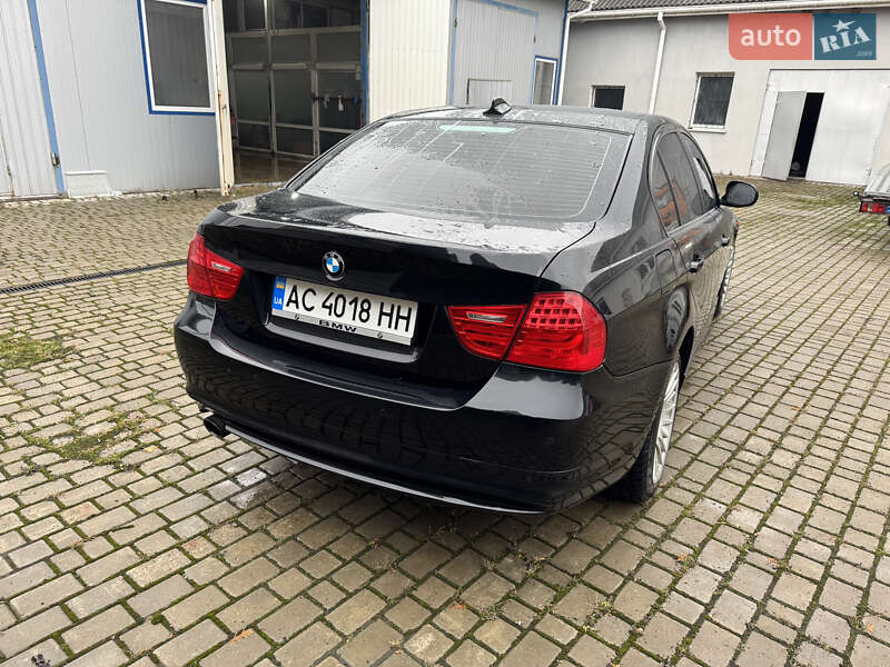 Седан BMW 3 Series 2010 в Нововолинську