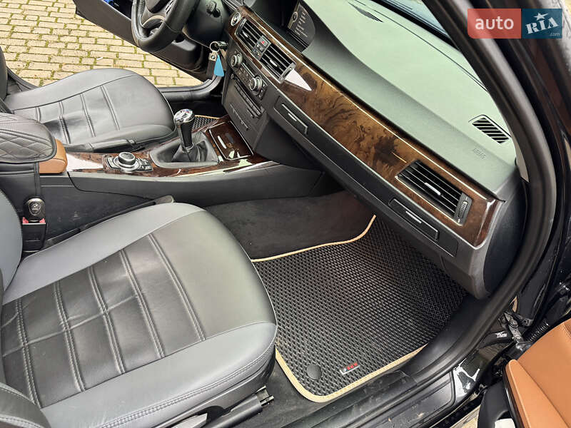 Седан BMW 3 Series 2010 в Нововолинську