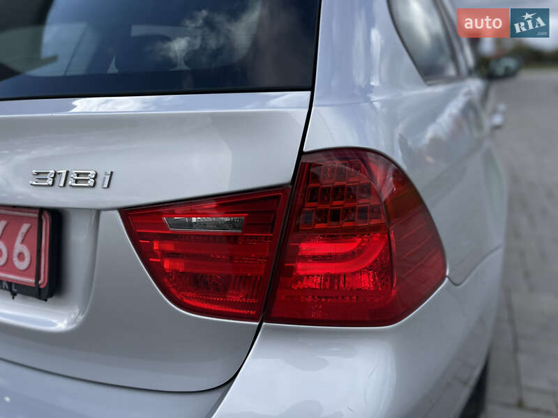 Універсал BMW 3 Series 2010 в Рівному