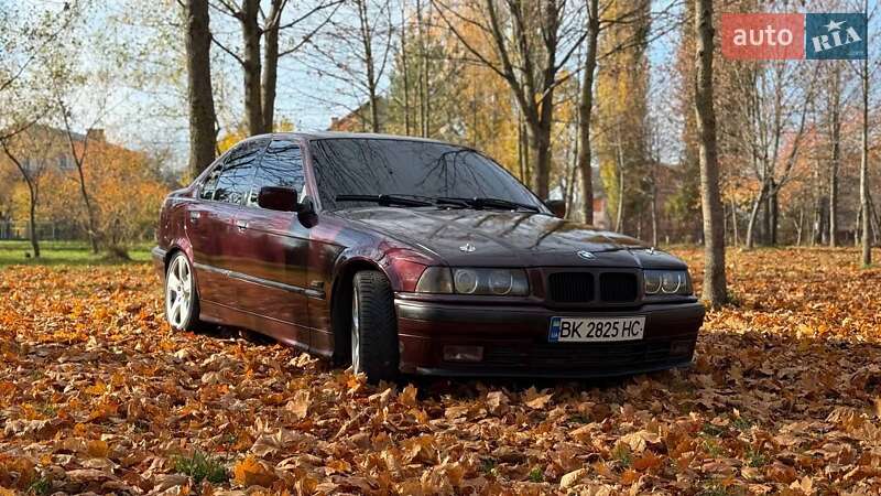 Седан BMW 3 Series 1993 в Ровно