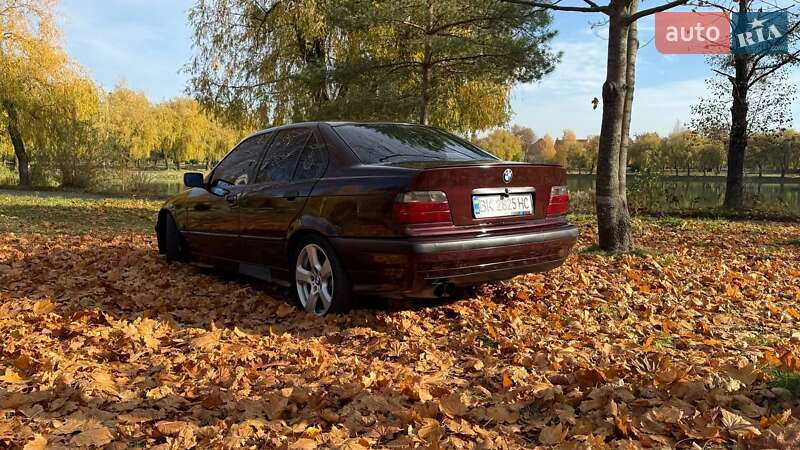 Седан BMW 3 Series 1993 в Ровно