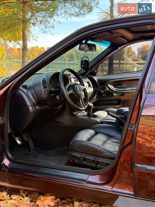Седан BMW 3 Series 1993 в Ровно