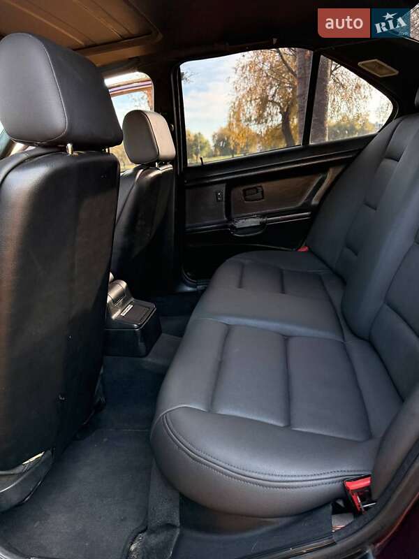 Седан BMW 3 Series 1993 в Ровно