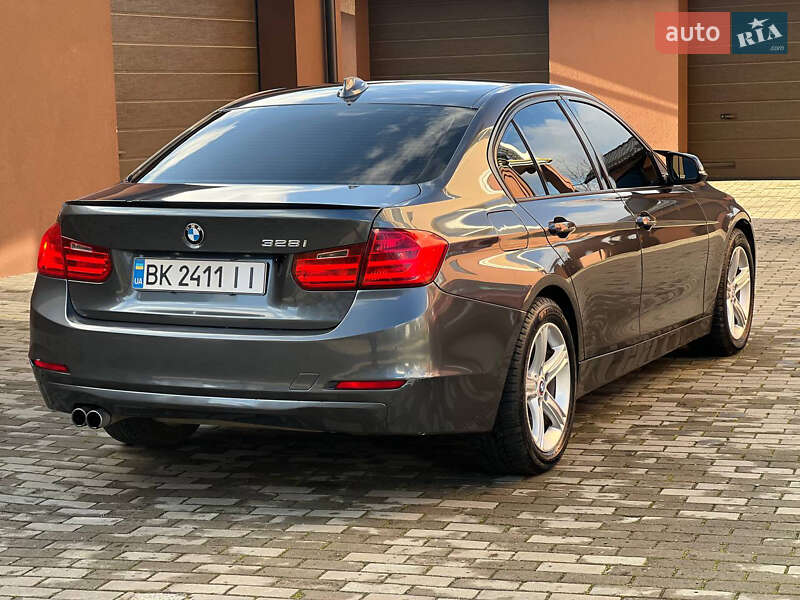 Седан BMW 3 Series 2012 в Марганце