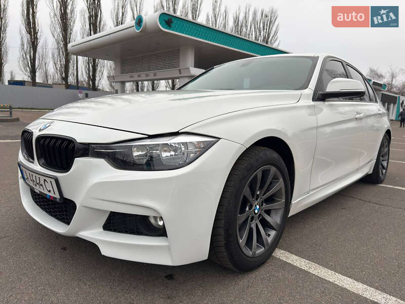 Седан BMW 3 Series 2016 в Киеве