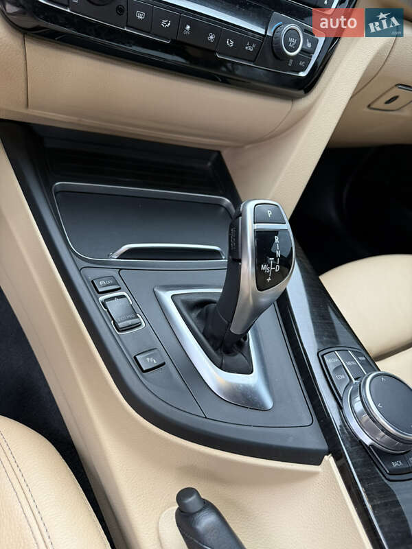 Седан BMW 3 Series 2017 в Кам'янському