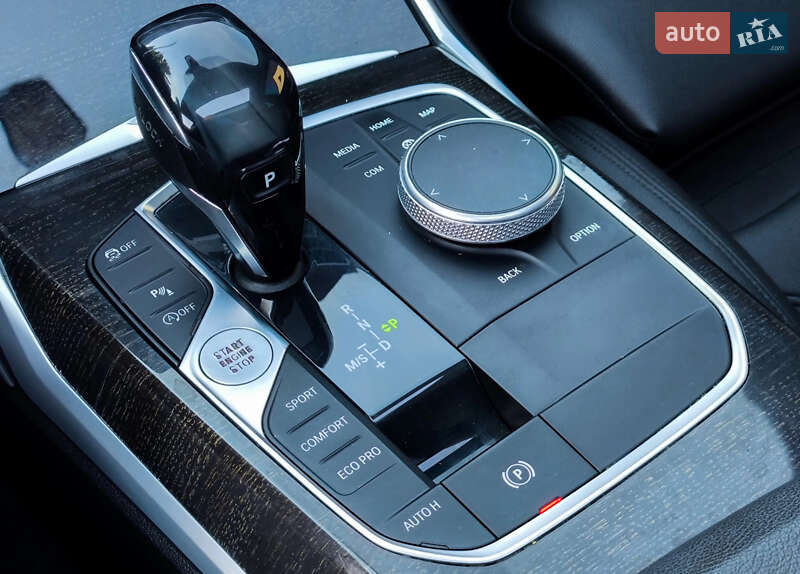 Седан BMW 3 Series 2019 в Львове