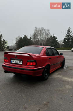 Седан BMW 3 Series 1992 в Черноморске