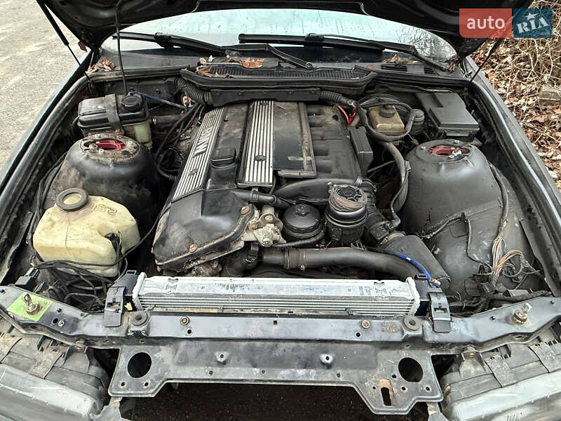 Седан BMW 3 Series 1994 в Киеве