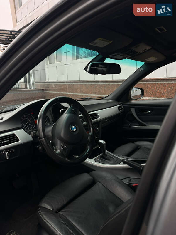 Седан BMW 3 Series 2010 в Черкасах