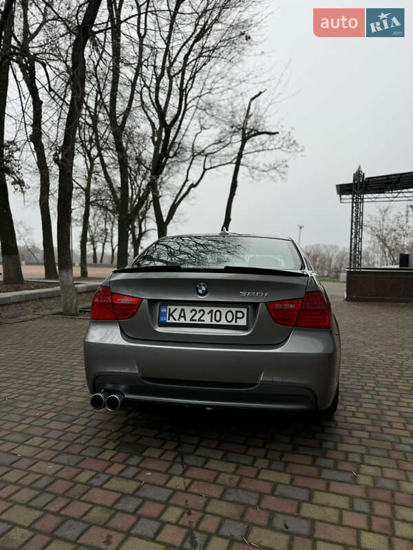 Седан BMW 3 Series 2010 в Черкасах