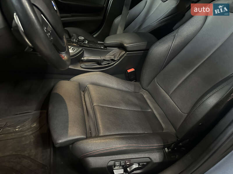 Седан BMW 3 Series 2017 в Киеве