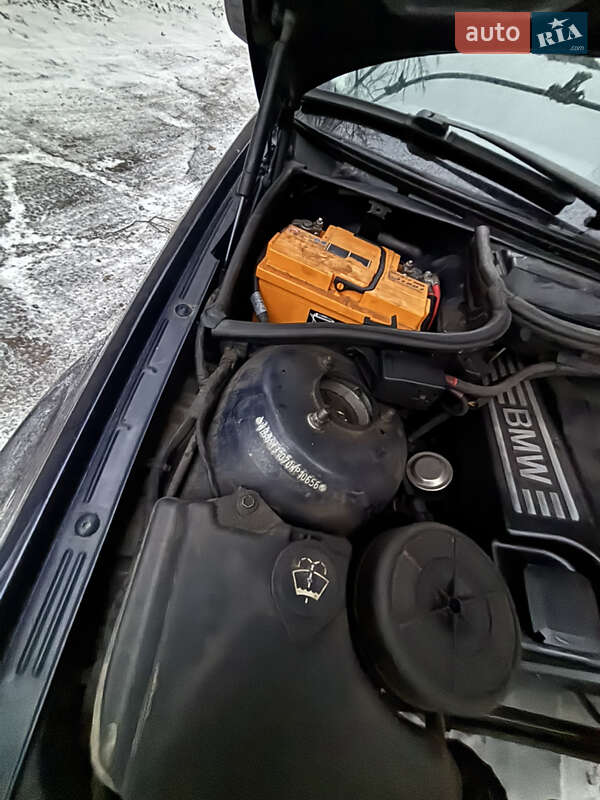 Седан BMW 3 Series 2002 в Києві