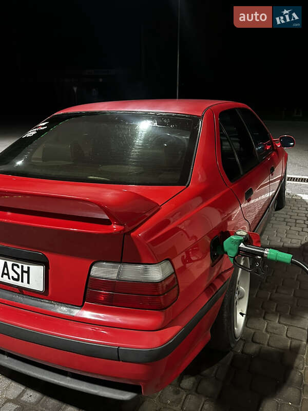 Седан BMW 3 Series 1993 в Львові