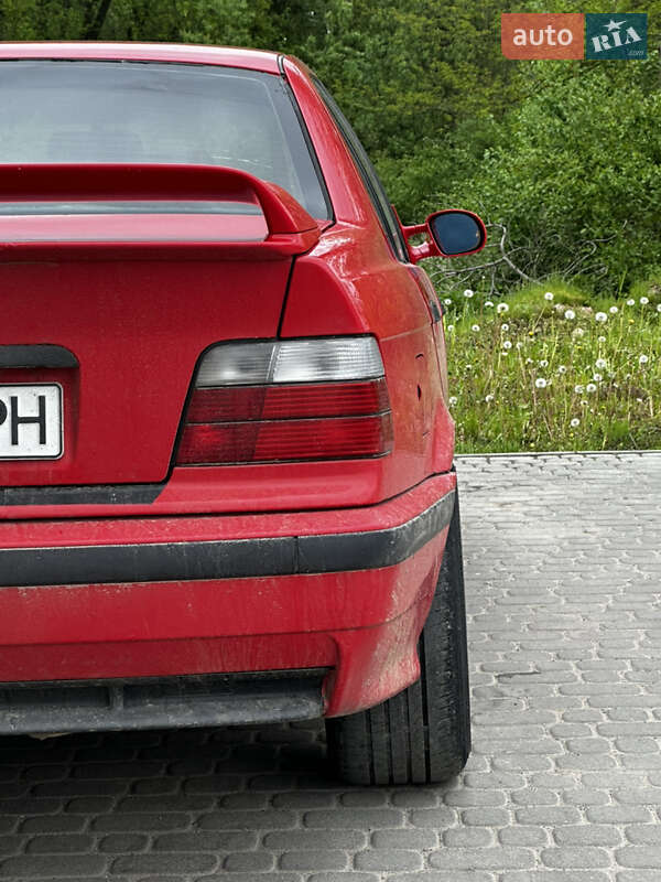 Седан BMW 3 Series 1993 в Львові
