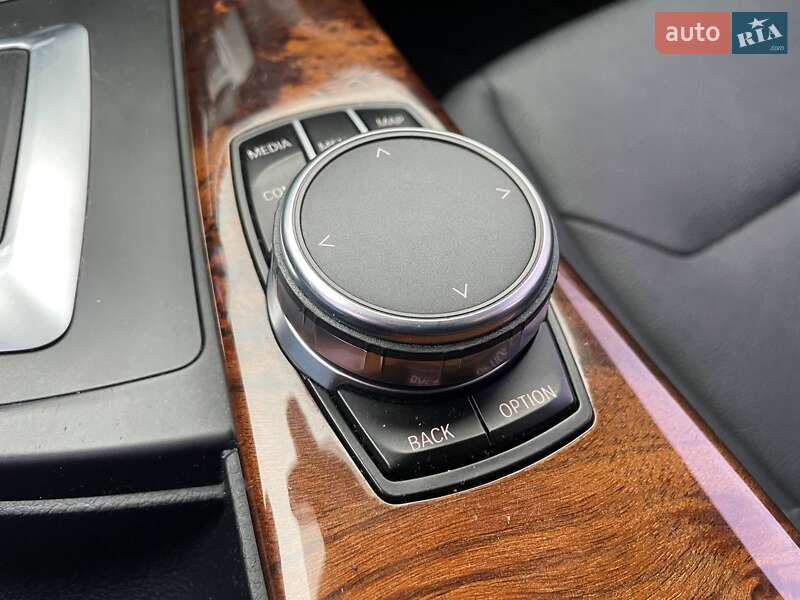 Седан BMW 3 Series 2017 в Киеве