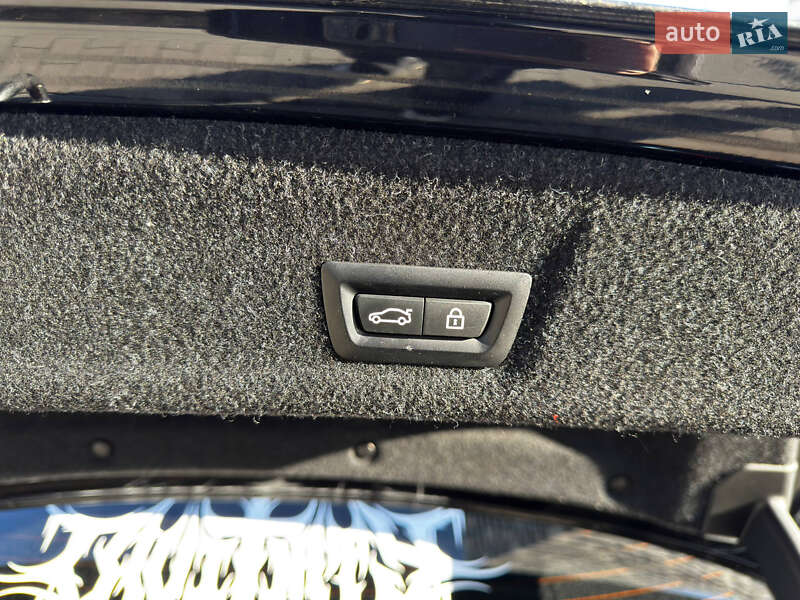 Седан BMW 3 Series 2019 в Киеве