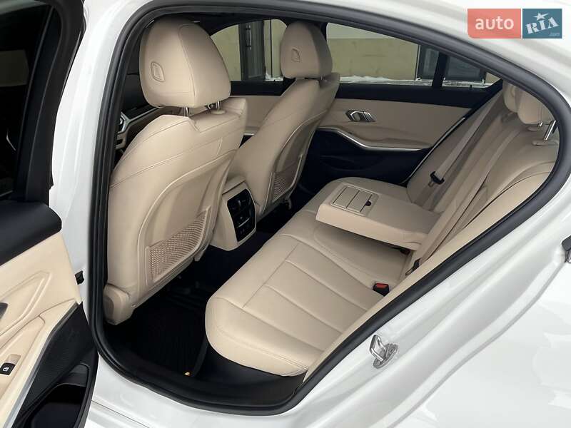 Седан BMW 3 Series 2019 в Хмельницком