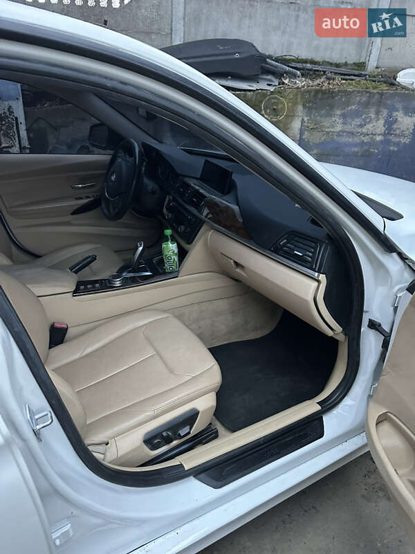 Седан BMW 3 Series 2015 в Яворові