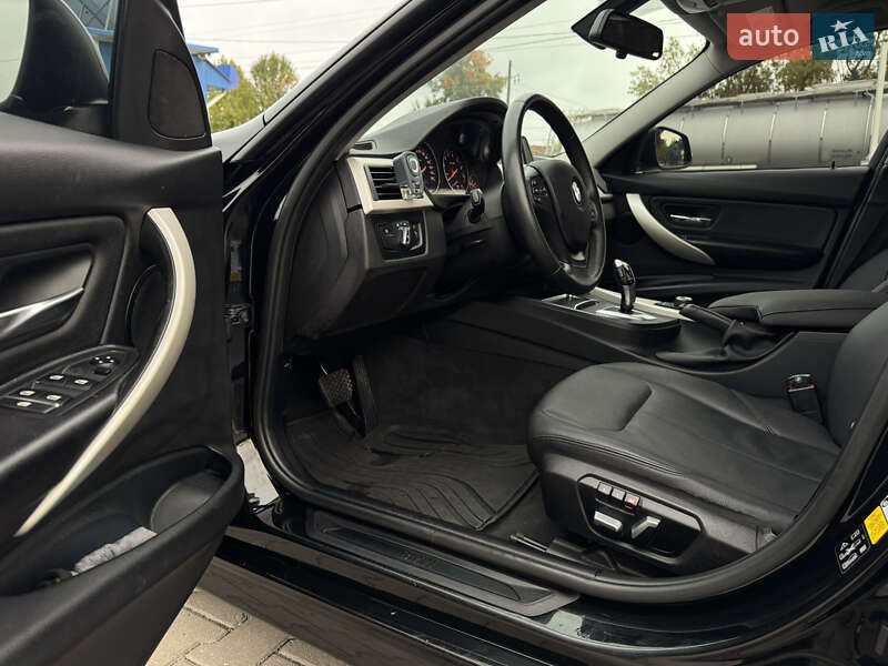 Седан BMW 3 Series 2017 в Хмельницком