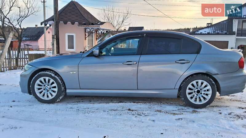 Седан BMW 3 Series 2009 в Черновцах
