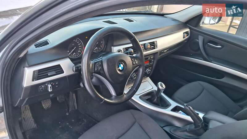 Седан BMW 3 Series 2009 в Черновцах