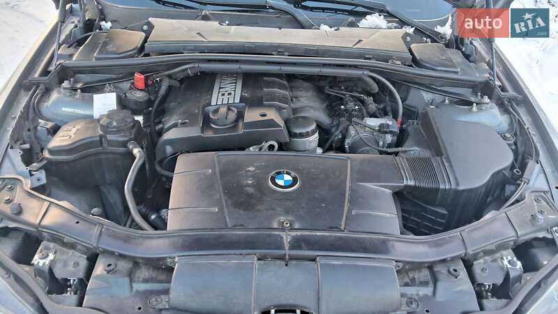 Седан BMW 3 Series 2009 в Черновцах