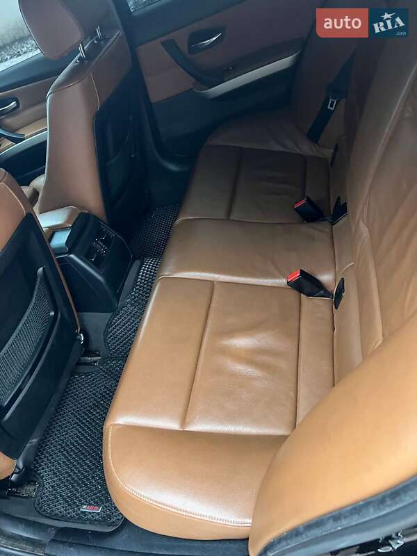 Седан BMW 3 Series 2009 в Сарнах